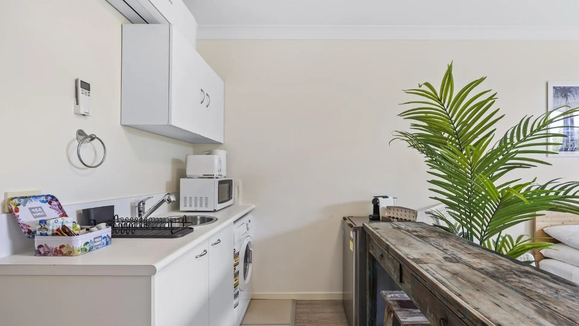 Comfy Studio Apartment In Marcoola Beach 0*,  Australië